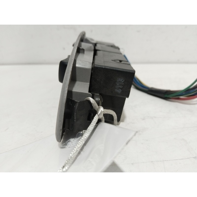 MANDO ELEVALUNAS DELANTERO IZQUIERDO 80961BU400  - imagen 4