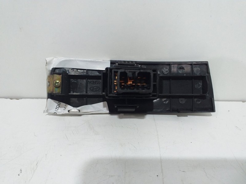 Recambio de mando elevalunas trasero izquierdo para hyundai matrix (fc) 1.6 gls referencia OEM IAM   