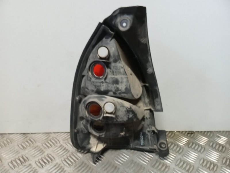 Recambio de piloto trasero derecho para hyundai lantra (j1) 1.6 16v gls dohc referencia OEM IAM   