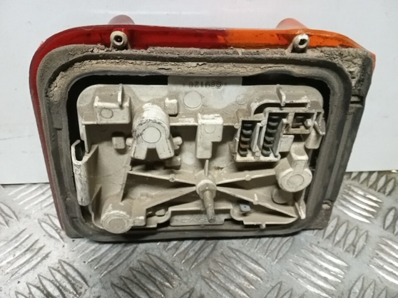 Recambio de piloto trasero izquierdo para peugeot 205 berlina 1.8 diesel referencia OEM IAM   