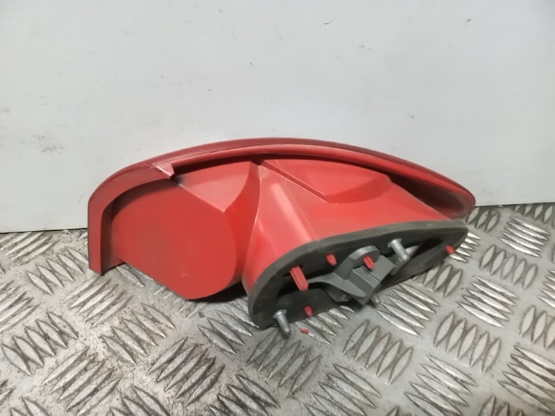 Recambio de piloto trasero izquierdo para alfa romeo 147 (190) 1.9 jtd distinctive referencia OEM IAM 0046556346   Recambio de piloto trasero izquierdo para alfa romeo 147 (190) 1.9 jtd distinctive referencia OEM IAM 0046556346
