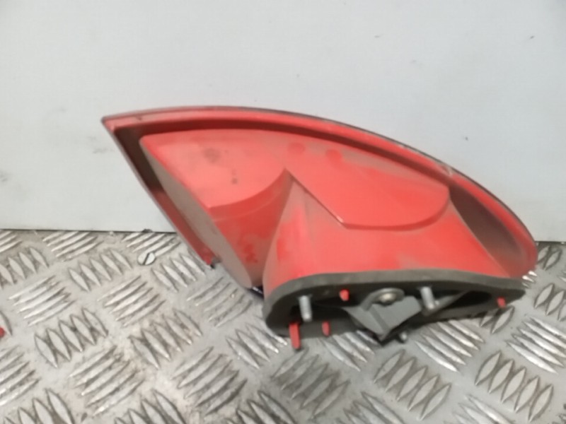 Recambio de piloto trasero derecho para alfa romeo 147 (190) 1.9 jtd distinctive referencia OEM IAM 0046556348  