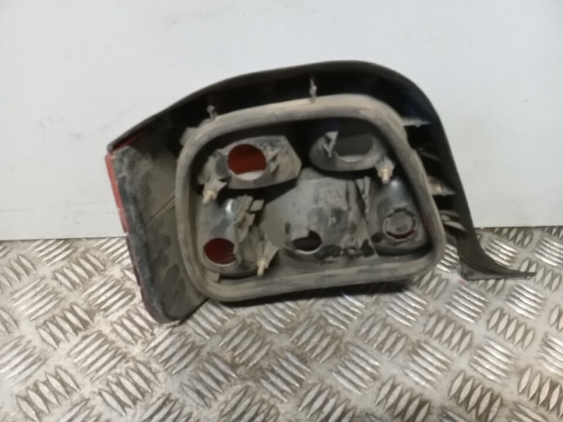 Recambio de piloto trasero derecho para bmw serie 3 touring (e36) 325tds referencia OEM IAM    Recambio de piloto trasero derecho para bmw serie 3 touring (e36) 325tds referencia OEM IAM