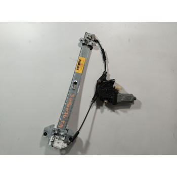 ELEVALUNAS TRASERO DERECHO 834021G010 