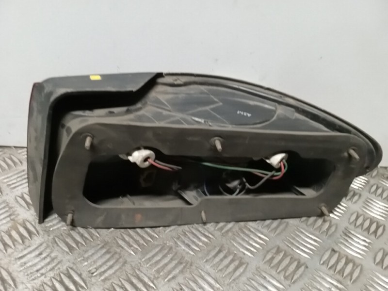Recambio de piloto trasero izquierdo para kia sephia slx referencia OEM IAM    Recambio de piloto trasero izquierdo para kia sephia slx referencia OEM IAM