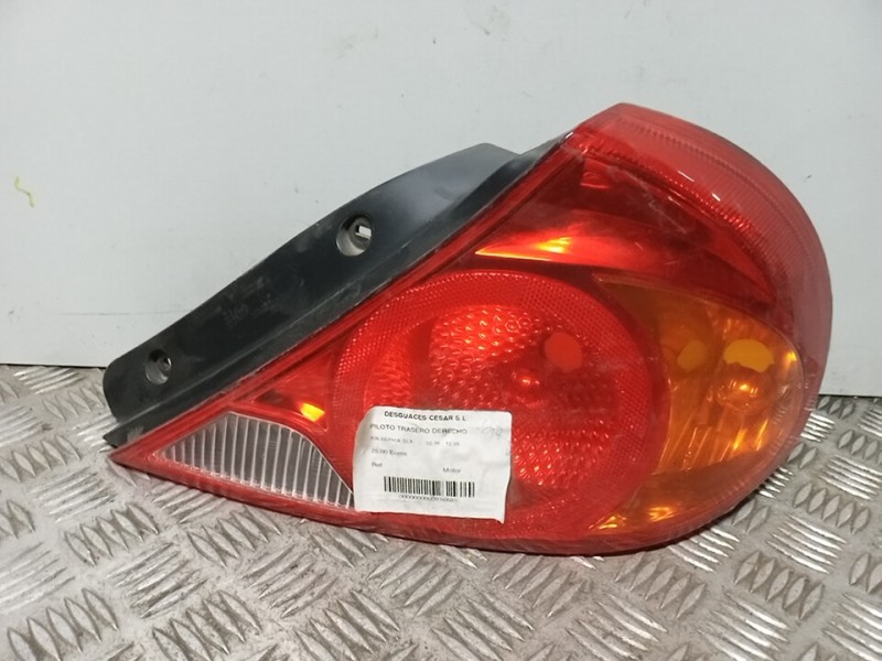 Recambio de piloto trasero derecho para kia sephia slx referencia OEM IAM   