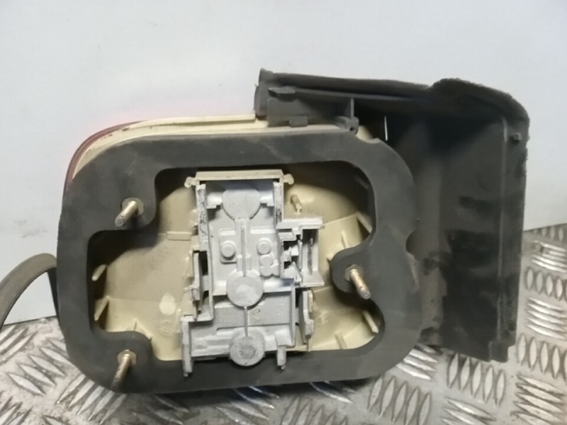 Recambio de piloto trasero derecho para lancia kappa berlina 2.0 le referencia OEM IAM   