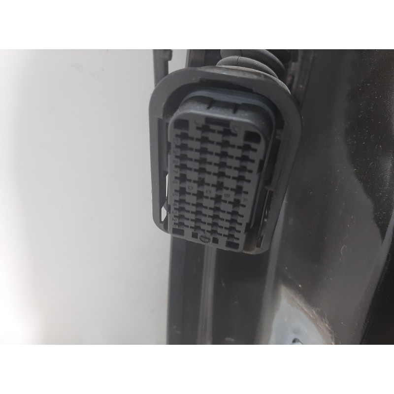 PUERTA DELANTERA DERECHA 801009742R NEGRO  - imagen 4