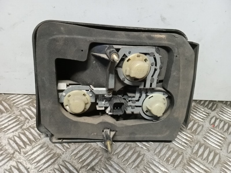 Recambio de piloto trasero izquierdo para mg serie 100 (xp) 115 sd referencia OEM IAM    Recambio de piloto trasero izquierdo para mg serie 100 (xp) 115 sd referencia OEM IAM