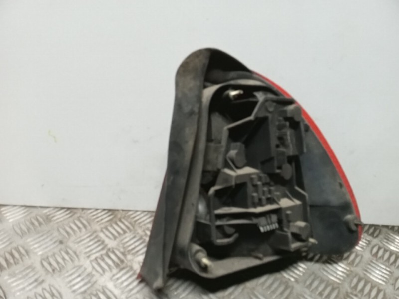 Recambio de piloto trasero izquierdo para mg serie 400 (rt) 420 sdi (4-ptas.) referencia OEM IAM    Recambio de piloto trasero izquierdo para mg serie 400 (rt) 420 sdi (4-ptas.) referencia OEM IAM