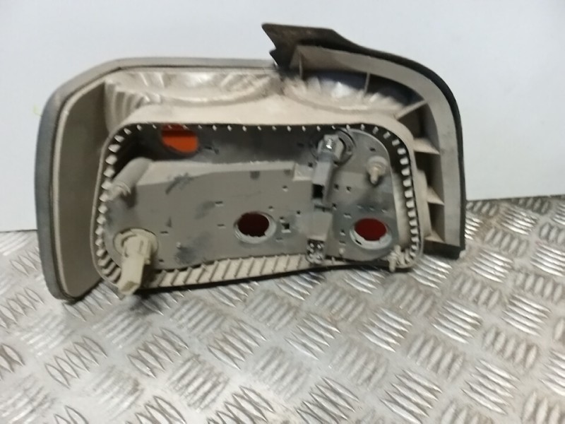 Recambio de piloto trasero derecho para bmw serie 3 berlina (e36) 320i referencia OEM IAM   