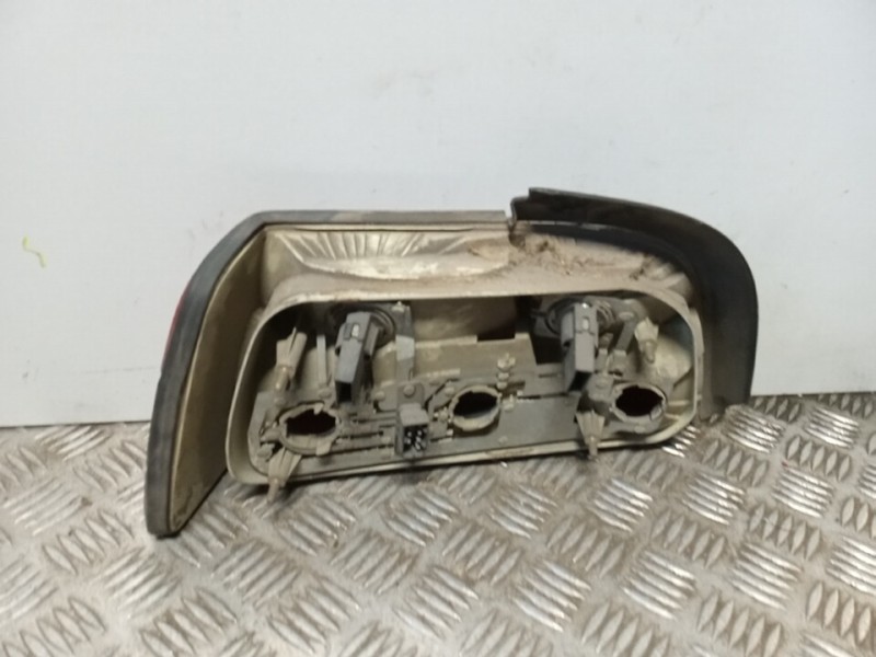 Recambio de piloto trasero derecho para bmw serie 3 coupe (e36) 318is referencia OEM IAM   