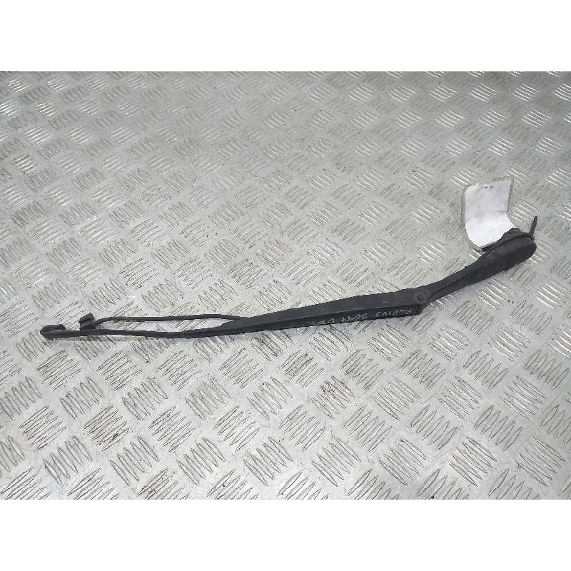 Recambio de brazo limpia delantero izquierdo para ssangyong rodius xdi limited awd referencia OEM IAM   