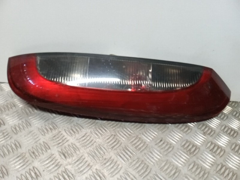 Recambio de piloto trasero derecho para opel corsa c club referencia OEM IAM 09196364  