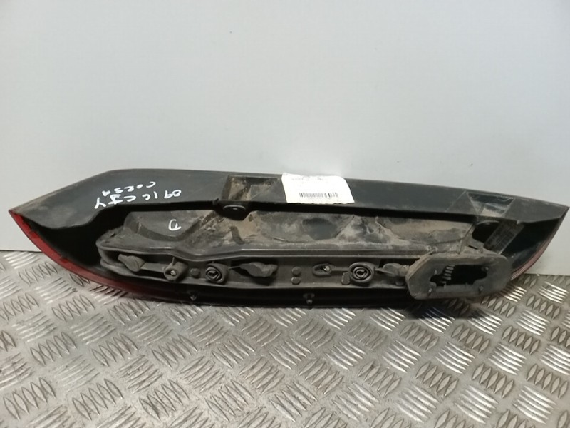 Recambio de piloto trasero derecho para opel corsa c club referencia OEM IAM 09196364  