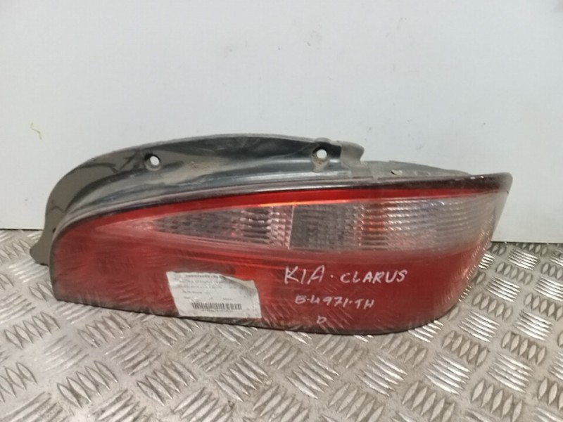 Recambio de piloto trasero derecho para kia clarus 2.0 glx berlina referencia OEM IAM   