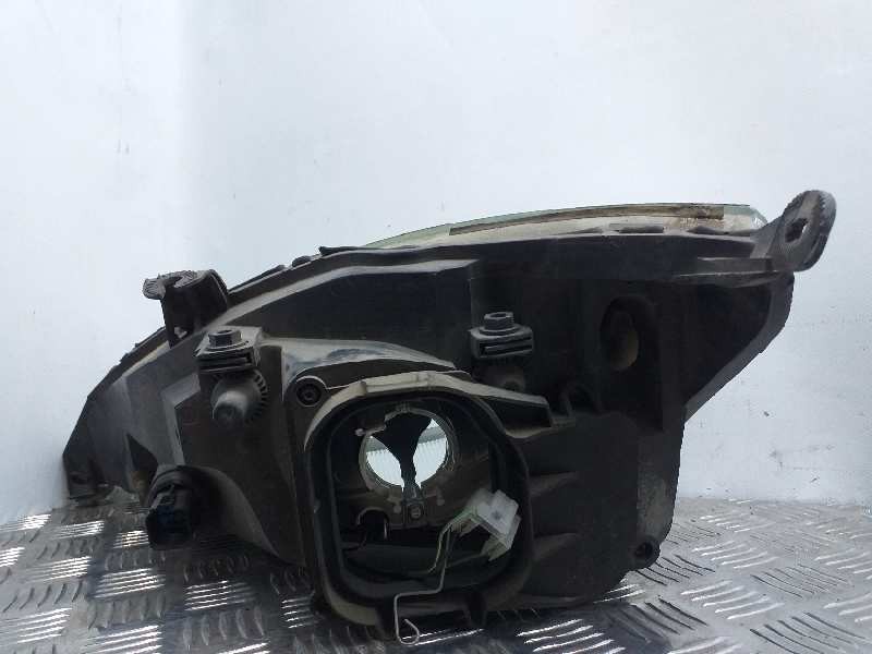 Recambio de faro derecho para ford focus berlina (cak) ambiente referencia OEM IAM 1152096  