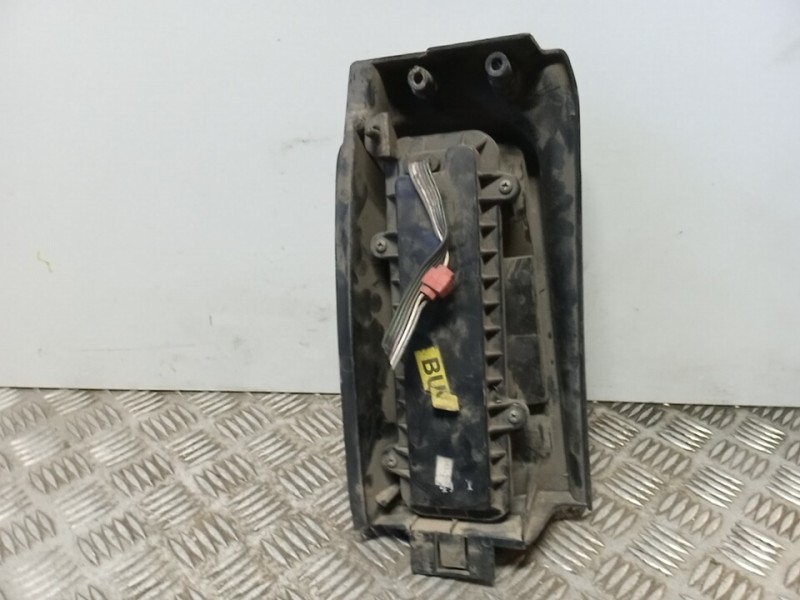Recambio de piloto trasero derecho para chrysler voyager (es) 2.5 td le referencia OEM IAM    Recambio de piloto trasero derecho para chrysler voyager (es) 2.5 td le referencia OEM IAM