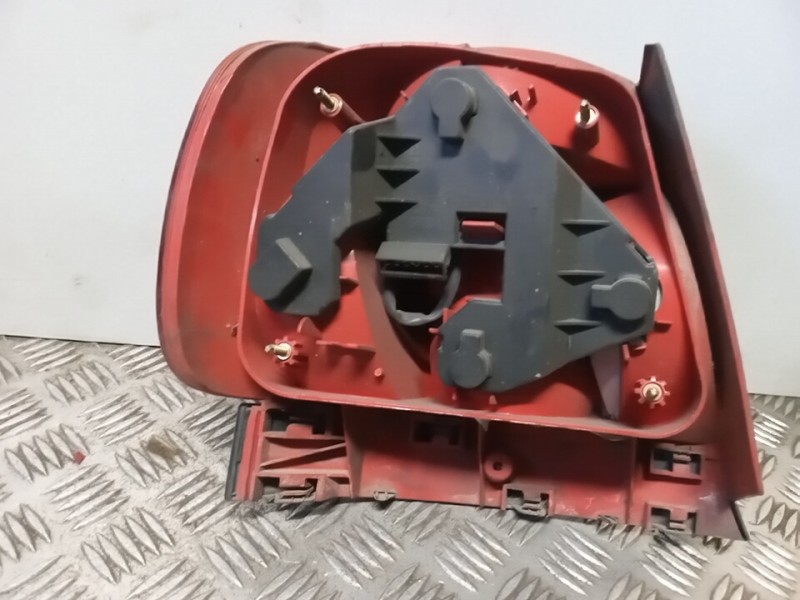 Recambio de piloto trasero derecho para audi a4 berlina (b5) 1.8 referencia OEM IAM   