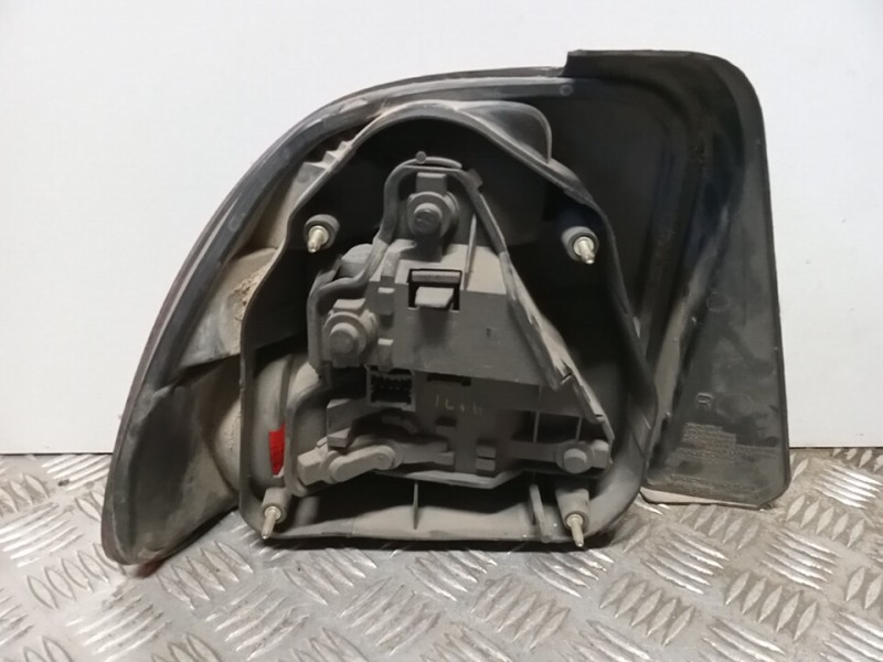 Recambio de piloto trasero derecho para mg serie 400 (rt) 416 si (5-ptas.) referencia OEM IAM XFB101040   Recambio de piloto trasero derecho para mg serie 400 (rt) 416 si (5-ptas.) referencia OEM IAM XFB101040