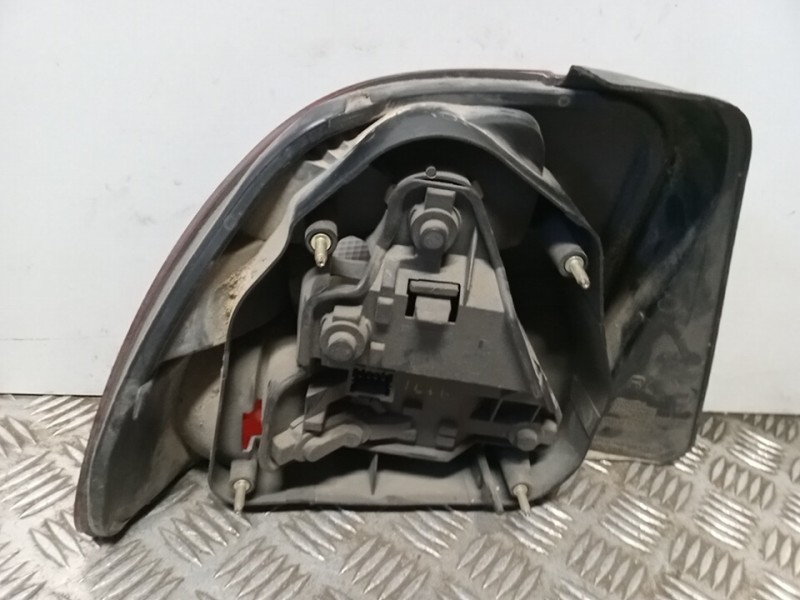 Recambio de piloto trasero derecho para mg serie 400 (rt) 416 si (5-ptas.) referencia OEM IAM XFB101040   Recambio de piloto trasero derecho para mg serie 400 (rt) 416 si (5-ptas.) referencia OEM IAM XFB101040