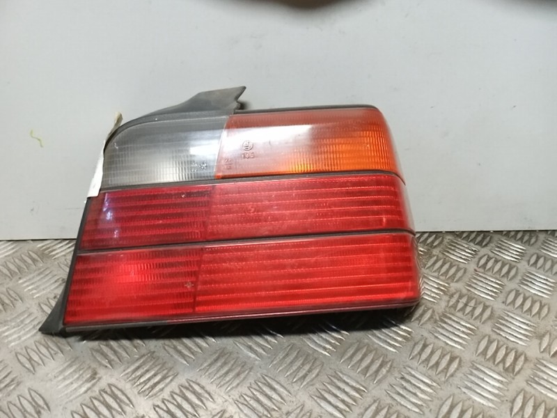 Recambio de piloto trasero derecho para bmw serie 3 berlina (e36) 320i referencia OEM IAM 63211387362  