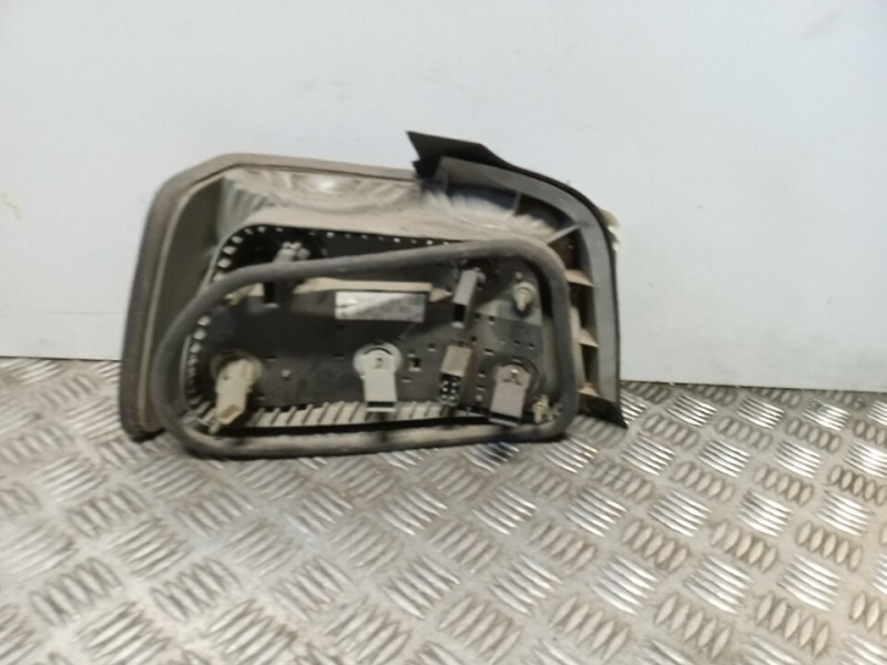 Recambio de piloto trasero derecho para bmw serie 3 berlina (e36) 320i referencia OEM IAM 63211387362  