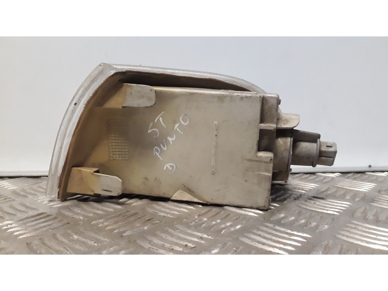 Recambio de piloto delantero derecho para fiat punto berl. (176) referencia OEM IAM   