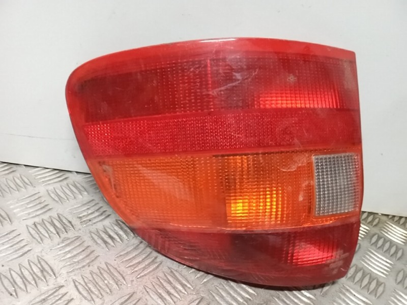 Recambio de piloto trasero derecho para opel astra f berlina california referencia OEM IAM    Recambio de piloto trasero derecho para opel astra f berlina california referencia OEM IAM