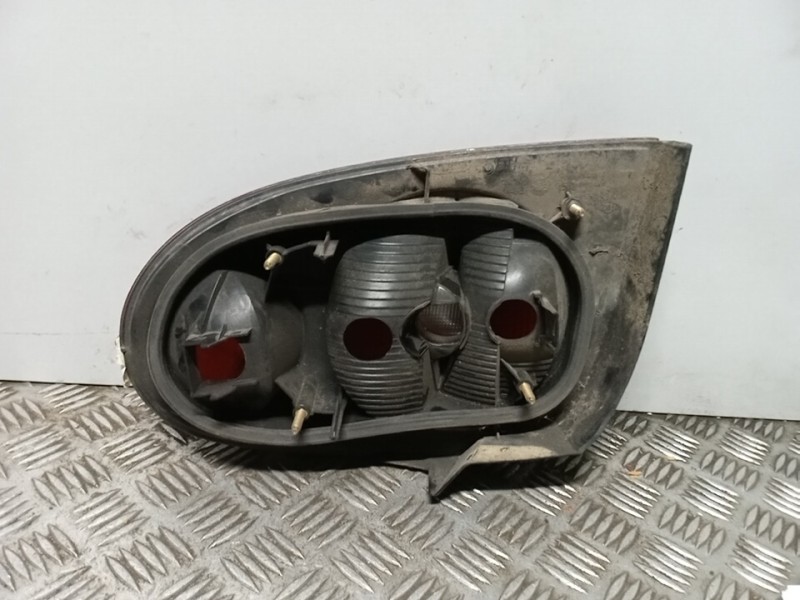 Recambio de piloto trasero izquierdo para renault megane i coupe fase 2 (da..) 1.6 16v referencia OEM IAM 7700428056  
