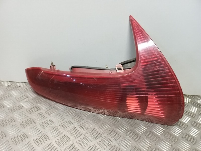 Recambio de piloto trasero derecho para peugeot 206 berlina xs referencia OEM IAM 6351P1   Recambio de piloto trasero derecho para peugeot 206 berlina xs referencia OEM IAM 6351P1