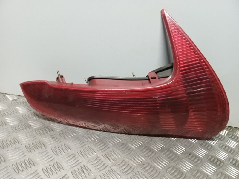 Recambio de piloto trasero derecho para peugeot 206 berlina xs referencia OEM IAM 6351P1   Recambio de piloto trasero derecho para peugeot 206 berlina xs referencia OEM IAM 6351P1