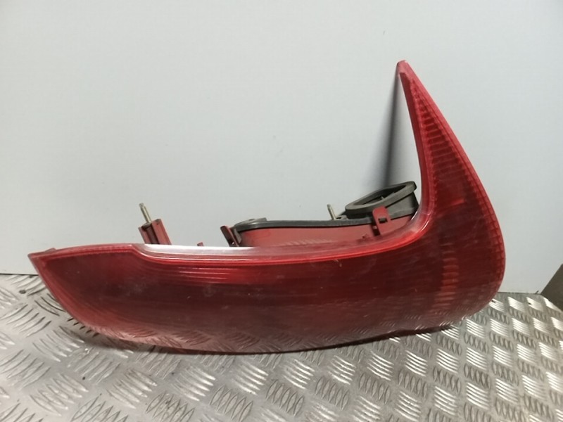 Recambio de piloto trasero derecho para peugeot 206 berlina xs referencia OEM IAM 6351P1   Recambio de piloto trasero derecho para peugeot 206 berlina xs referencia OEM IAM 6351P1