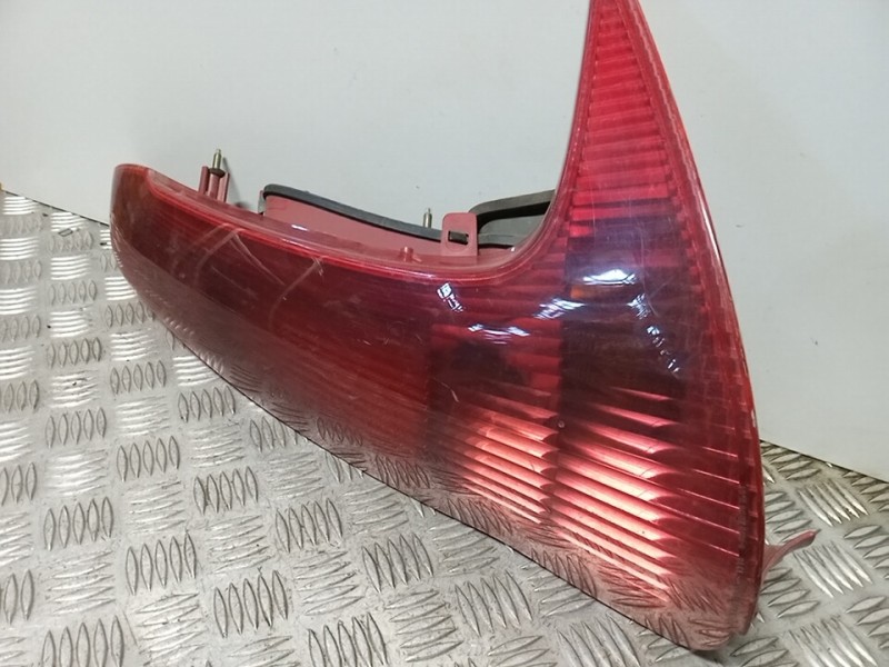 Recambio de piloto trasero derecho para peugeot 206 berlina xs referencia OEM IAM 6351P1   Recambio de piloto trasero derecho para peugeot 206 berlina xs referencia OEM IAM 6351P1