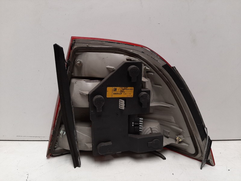 Recambio de piloto trasero izquierdo para opel vectra b berlina básico referencia OEM IAM 90512715  