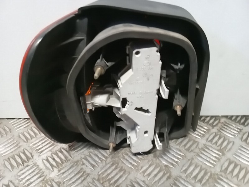 Recambio de piloto trasero derecho para volkswagen polo berlina (6n2) referencia OEM IAM 6N0945096H  