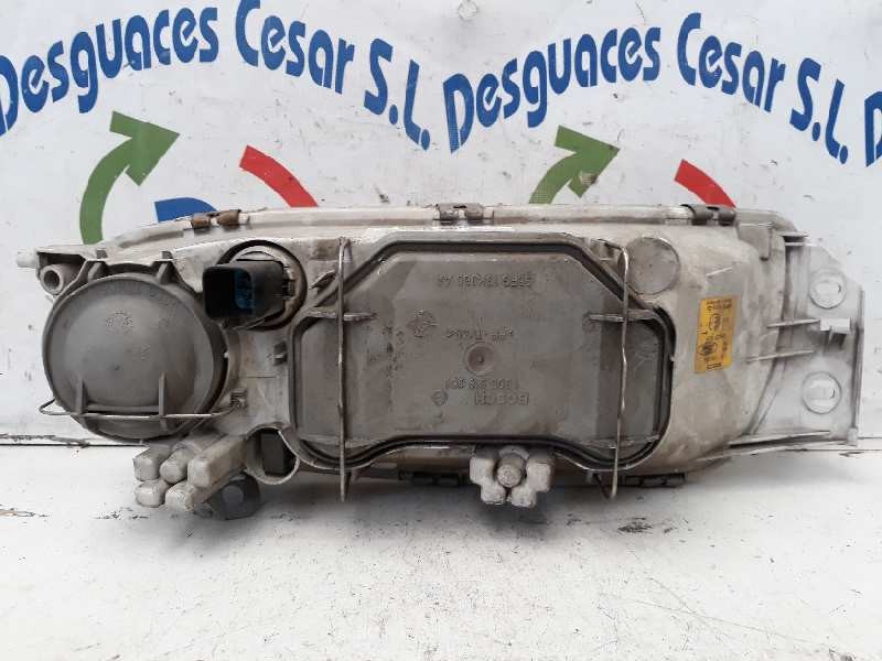 Recambio de faro derecho para ford fiesta berlina básico referencia OEM IAM 1042630  