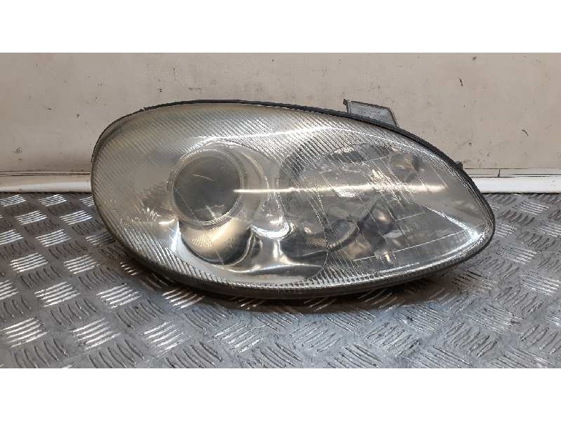 Recambio de faro derecho para daewoo leganza 2.0 cdx referencia OEM IAM 96206544  