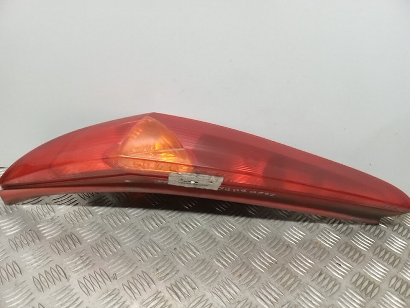 Recambio de piloto trasero izquierdo para fiat punto berlina (188) 1.4 referencia OEM IAM   