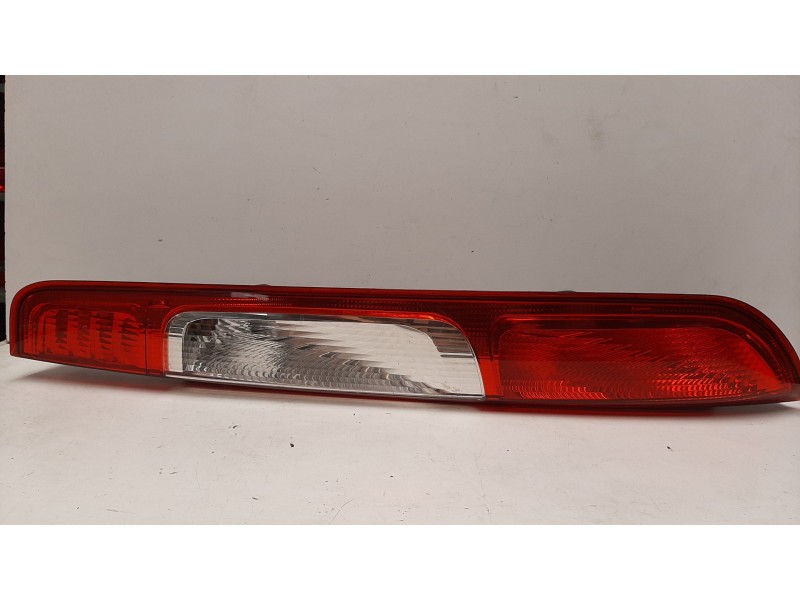 Recambio de piloto trasero derecho para ford focus berlina (cap) trend referencia OEM IAM 1420450  