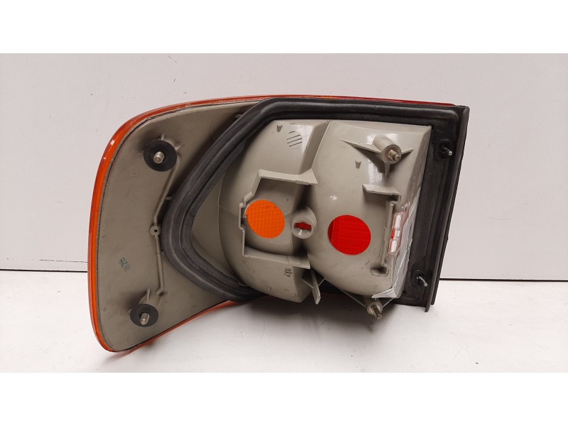 Recambio de piloto trasero derecho para audi 100 berlina (c4) 2.5 tdi referencia OEM IAM   