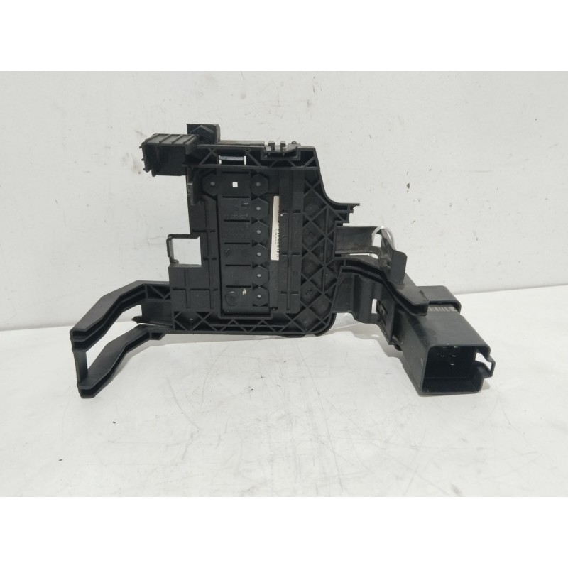 CAJA RELES / FUSIBLES 6R0937550A  - imagen 2