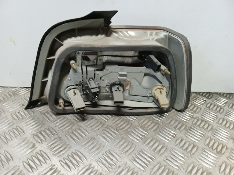 Recambio de piloto trasero izquierdo para bmw serie 3 berlina (e36) 320i comfort edition referencia OEM IAM 82199405444  