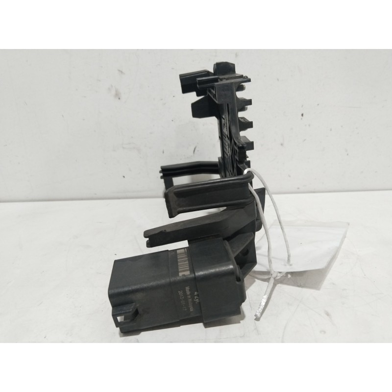 CAJA RELES / FUSIBLES 6R0937550A  - imagen 4