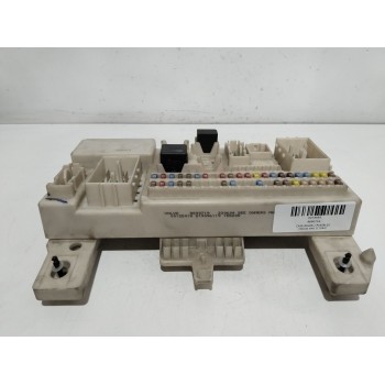 CAJA RELES / FUSIBLES 8690719 