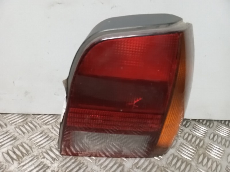 Recambio de piloto trasero derecho para volkswagen polo berlina (6n1) sport referencia OEM IAM 6K6945112  