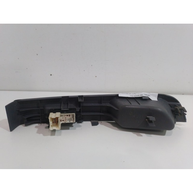 MANDO ELEVALUNAS DELANTERO DERECHO 25411AX610  - imagen 2