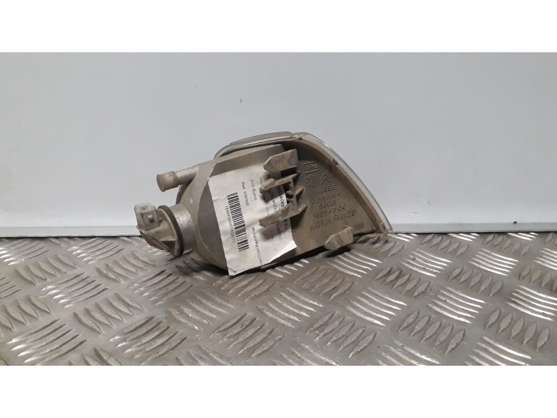 Recambio de piloto delantero izquierdo para citroën saxo 1.4 exclusive referencia OEM IAM 630359  