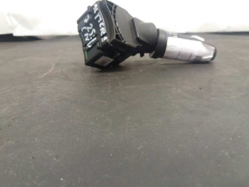 Recambio de mando limpia para nissan almera tino (v10m) acenta referencia OEM IAM 252609F512  