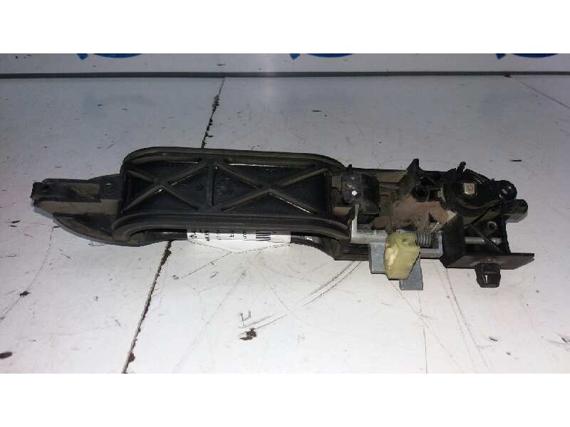 Recambio de maneta exterior delantera derecha para ford focus berlina (cak) ambiente referencia OEM IAM 1076718   Recambio de maneta exterior delantera derecha para ford focus berlina (cak) ambiente referencia OEM IAM 1076718